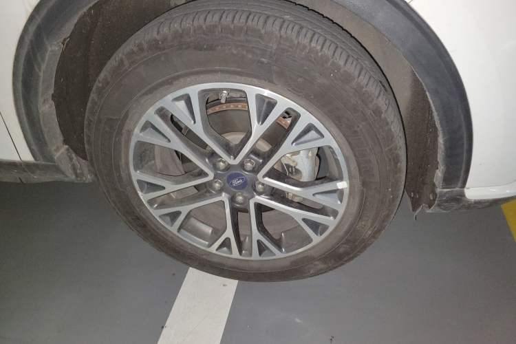Used Ford Escape 2020 EcoBoost 245 4x4 Enjoyment Model Right Front Wheel Hub