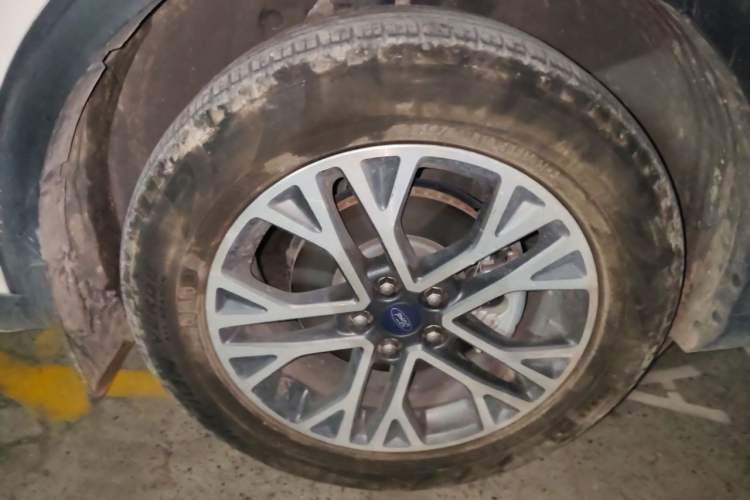 Used Ford Escape 2020 EcoBoost 245 Four-Wheel Drive Titanium Edition Right Front Wheel Hub
