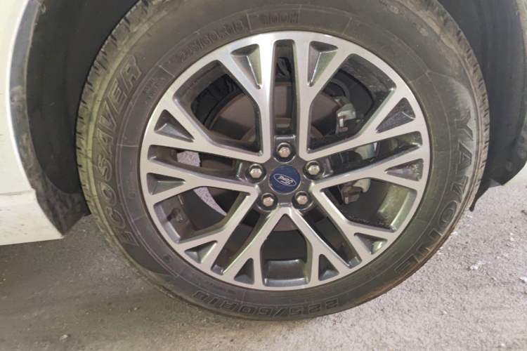 Used Ford Escape 2020 EcoBoost 245 Two-Wheel Drive Smart & Enjoyment Model Right Front Wheel Hub