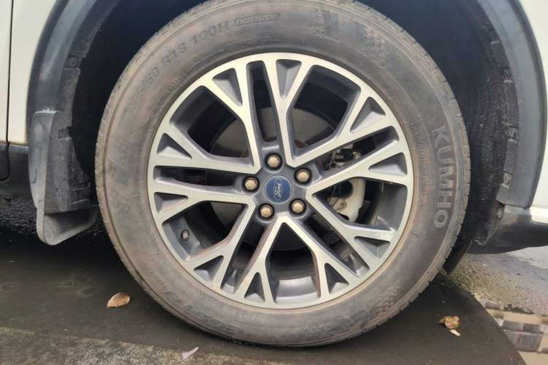 Used Ford Escape 2020 EcoBoost 245 Two-Wheel-Drive Titanium Edition Right Front Wheel Hub