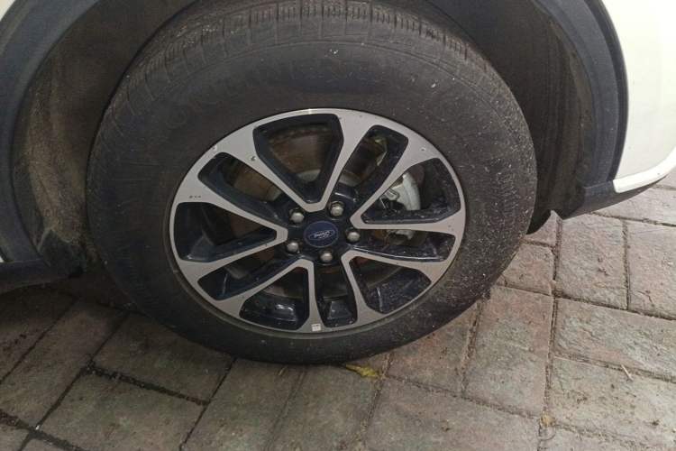 Used Ford Escape 2020 EcoBoost 245 Two-Wheel-Drive Comfort Edition Right Front Wheel Hub