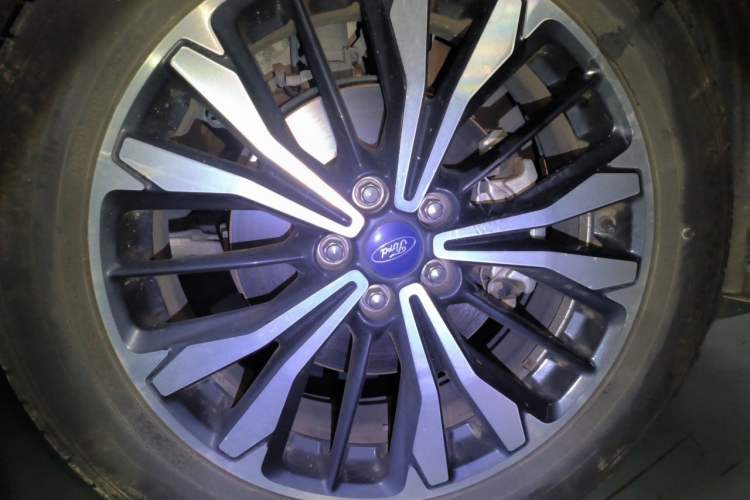 Used Ford Escape 2020 EcoBoost 245 Four-Wheel Drive ST-LINE Deluxe Edition Right Front Wheel Hub