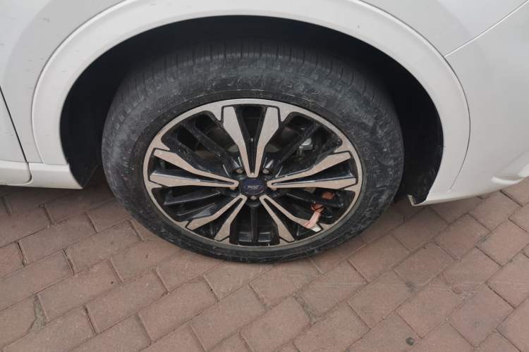 Used Ford Escape 2020 EcoBoost 245 Four-Wheel Drive ST-LINE Deluxe Edition Right Front Wheel Hub