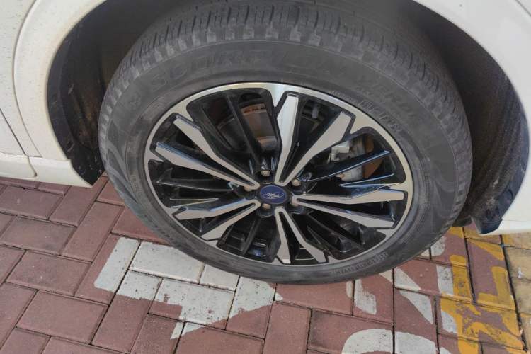 Used Ford Escape 2020 EcoBoost 245 Four-Wheel Drive ST-LINE Deluxe Edition Right Front Wheel Hub