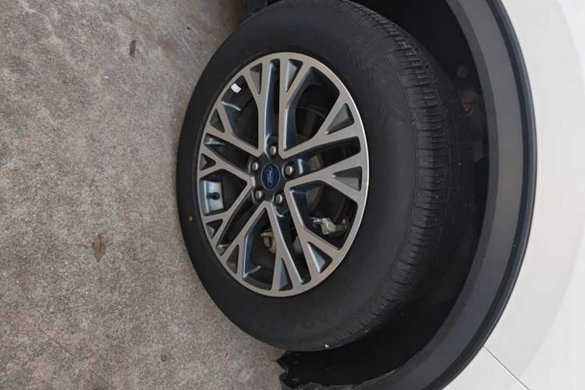 Used Ford Escape 2020 EcoBoost 245 Two-Wheel-Drive Titanium Edition Right Front Wheel Hub