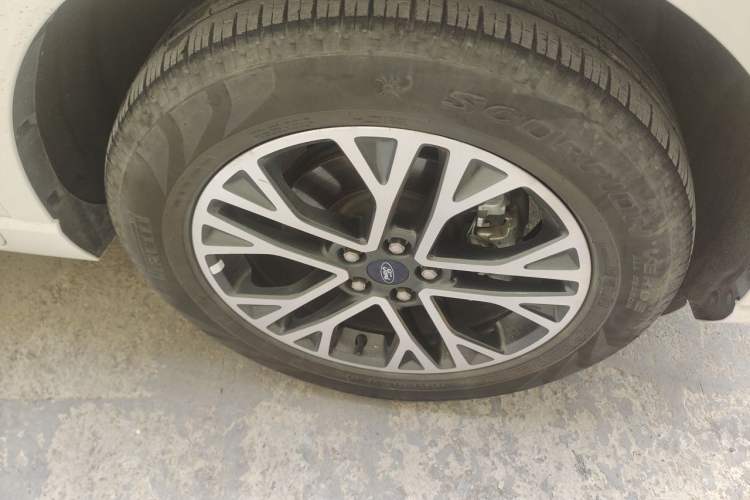 Used Ford Escape 2020 EcoBoost 245 Two-Wheel Drive Smart & Enjoyment Model Right Front Wheel Hub