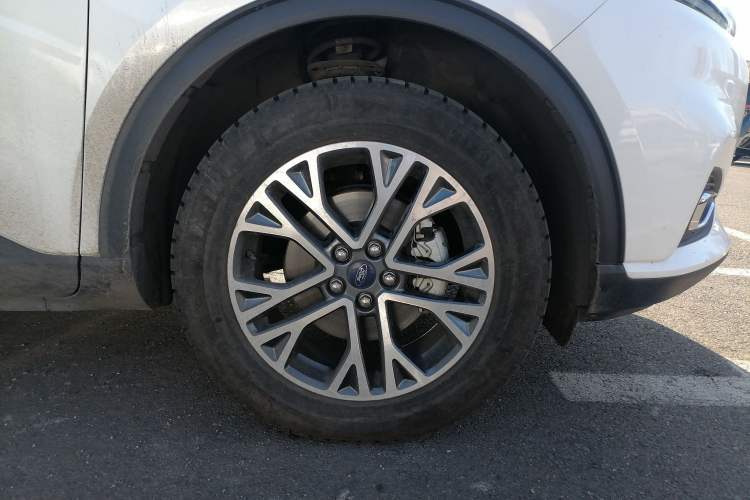 Used Ford Escape 2020 EcoBoost 245 4x4 Enjoyment Model Right Front Wheel Hub