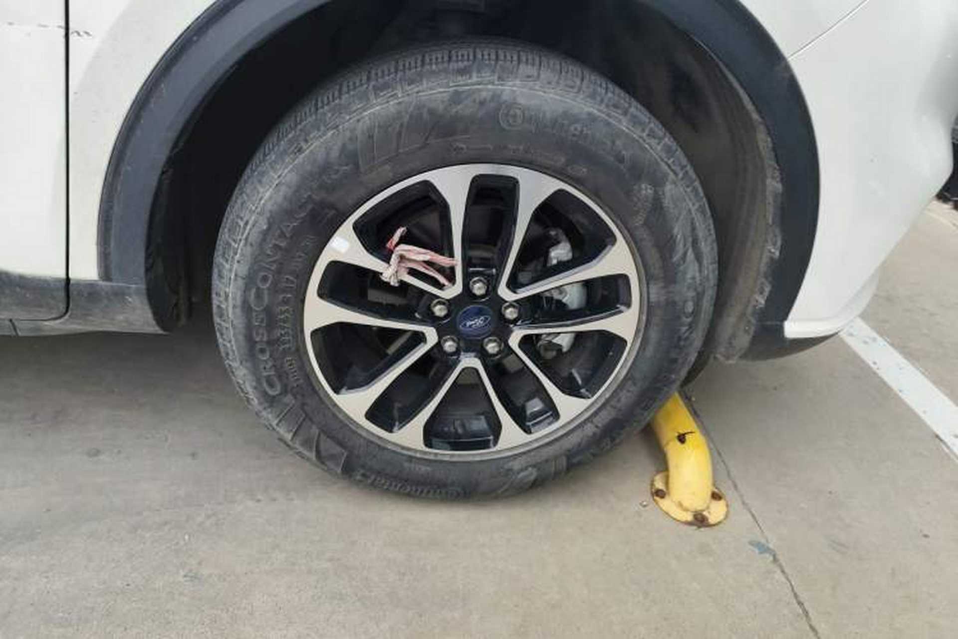 Used Ford Escape 2020 EcoBoost 245 Two-Wheel-Drive Comfort Edition Right Front Wheel Hub