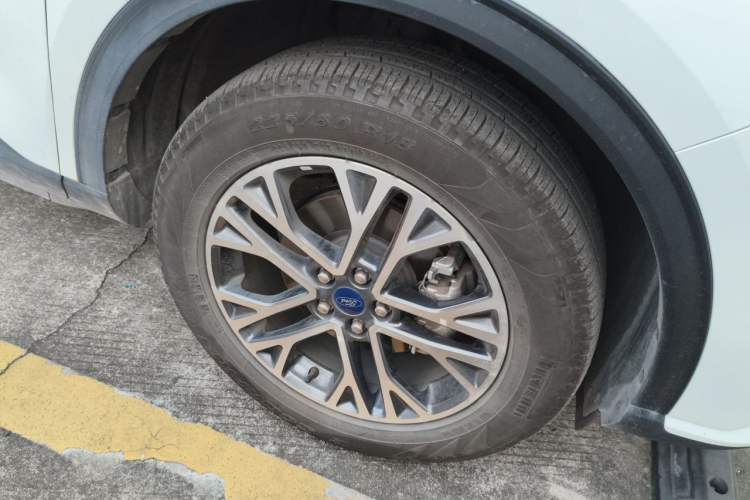 Used Ford Escape 2020 EcoBoost 245 Two-Wheel-Drive Titanium Edition Right Front Wheel Hub