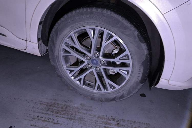 Used Ford Escape 2020 EcoBoost 245 Two-Wheel Drive Smart & Enjoyment Model Right Front Wheel Hub