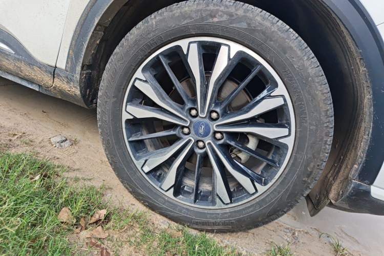 Used Ford Escape 2020 EcoBoost 245 Two-Wheel Drive Smart & Enjoyment Model Right Front Wheel Hub
