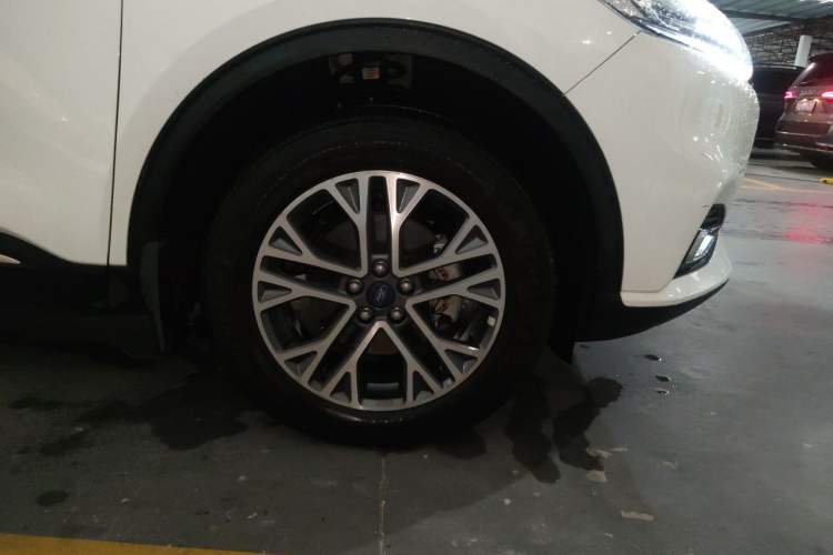 Used Ford Escape 2020 EcoBoost 245 Two-Wheel-Drive Comfort Edition Right Front Wheel Hub
