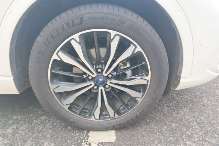 Used Ford Escape 2020 EcoBoost 245 Four-Wheel Drive ST-LINE Deluxe Edition Right Front Wheel Hub