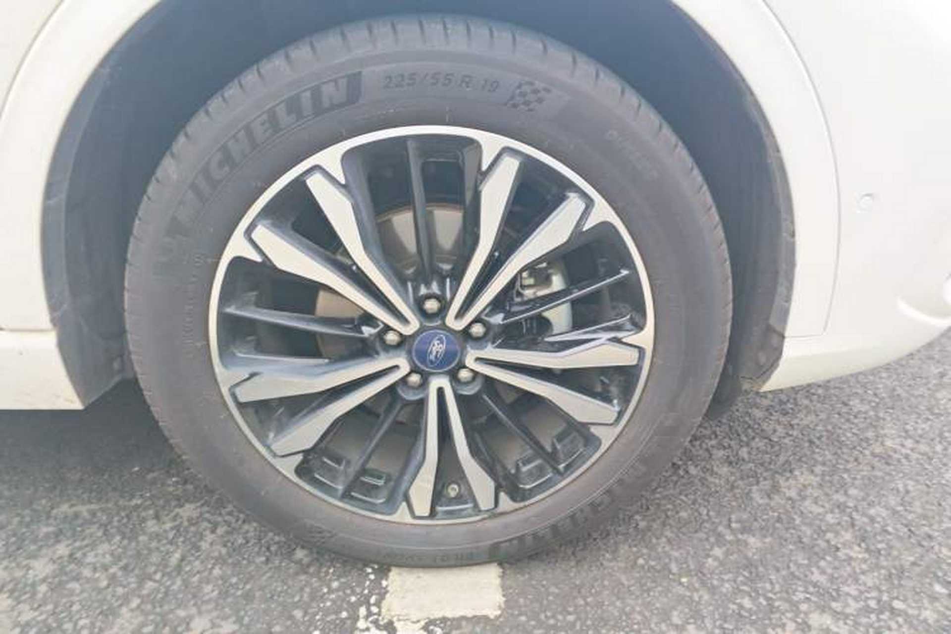Used Ford Escape 2020 EcoBoost 245 Four-Wheel Drive ST-LINE Deluxe Edition Right Front Wheel Hub