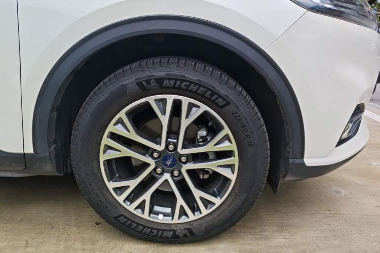 Used Ford Escape 2020 EcoBoost 245 Two-Wheel-Drive Titanium Edition Right Front Wheel Hub