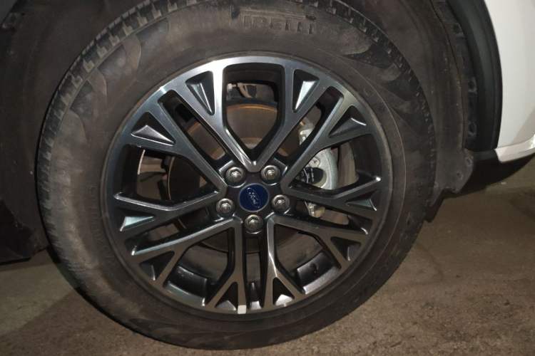 Used Ford Escape 2020 EcoBoost 245 Two-Wheel-Drive Titanium Edition Right Front Wheel Hub