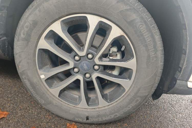 Used Ford Escape 2020 EcoBoost 245 Two-Wheel-Drive Comfort Edition Right Front Wheel Hub