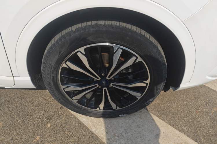 Used Ford Escape 2020 EcoBoost 245 Four-Wheel Drive ST-LINE Deluxe Edition Right Front Wheel Hub