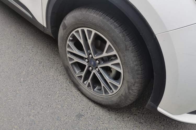 Used Ford Escape 2020 EcoBoost 245 Four-Wheel Drive Titanium Edition Right Front Wheel Hub