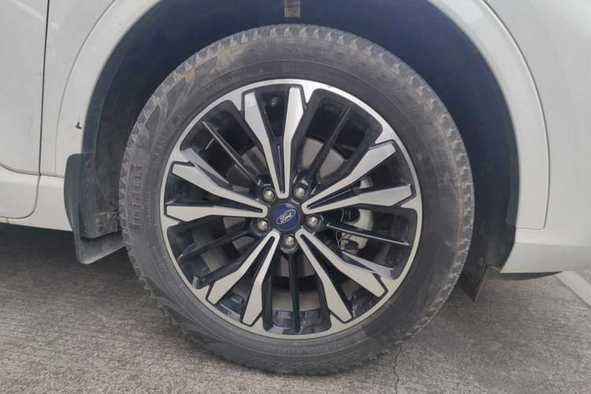 Used Ford Escape 2020 EcoBoost 245 Four-Wheel Drive ST-LINE Deluxe Edition Right Front Wheel Hub