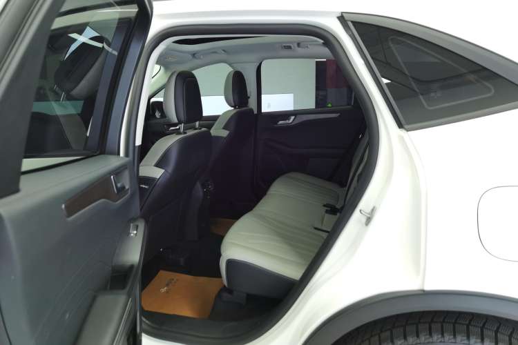 Used Ford Escape 2020 EcoBoost 245 Two-Wheel-Drive Comfort Edition Right Rear Seat