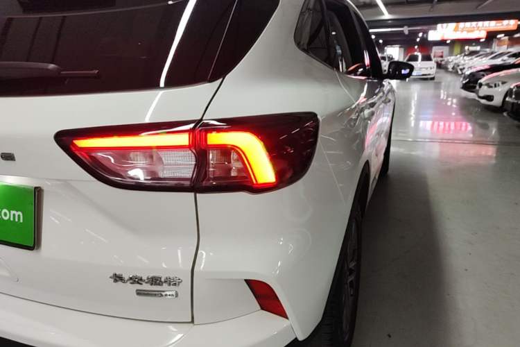 Used Ford Escape 2020 EcoBoost 245 Two-Wheel-Drive Titanium Edition Right Rear Taillight