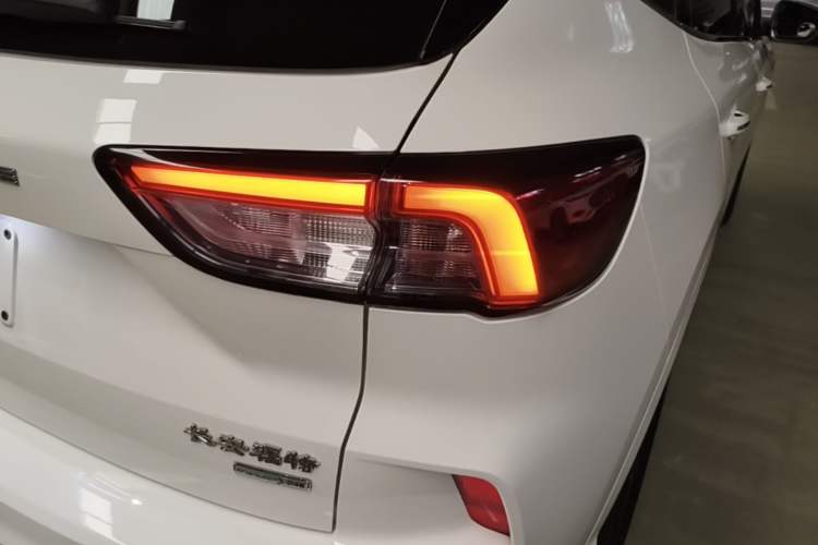 Used Ford Escape 2020 EcoBoost 245 Four-Wheel Drive Luxury Edition Right Rear Taillight