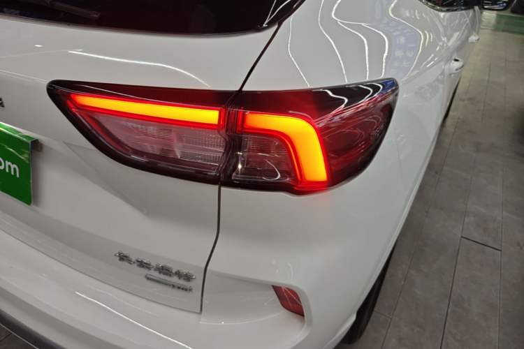 Used Ford Escape 2020 EcoBoost 245 Four-Wheel Drive Luxury Edition Right Rear Taillight