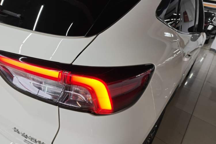Used Ford Escape 2020 EcoBoost 245 Two-Wheel-Drive Titanium Edition Right Rear Taillight