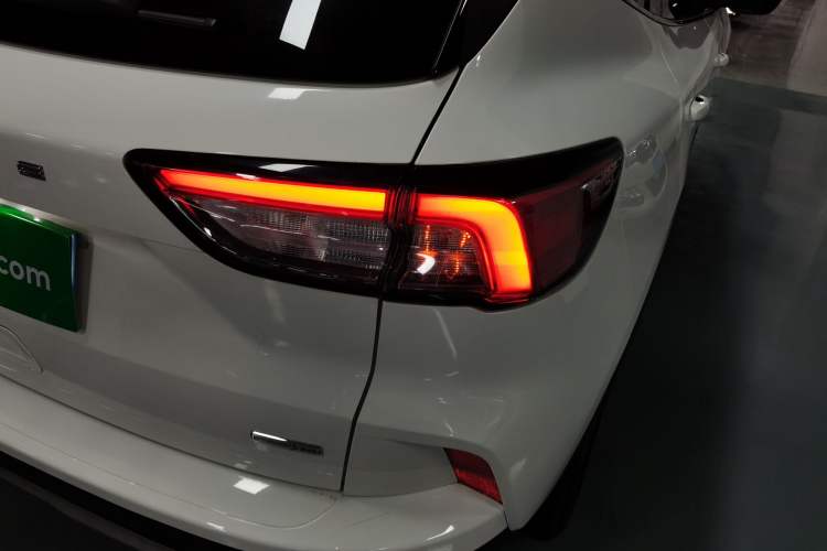 Used Ford Escape 2020 EcoBoost 245 Two-Wheel Drive Smart & Enjoyment Model Right Rear Taillight