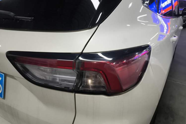 Used Ford Escape 2020 EcoBoost 245 Two-Wheel-Drive Titanium Edition Right Rear Taillight