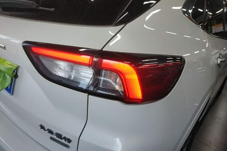 Used Ford Escape 2020 EcoBoost 245 Four-Wheel Drive Luxury Edition Right Rear Taillight
