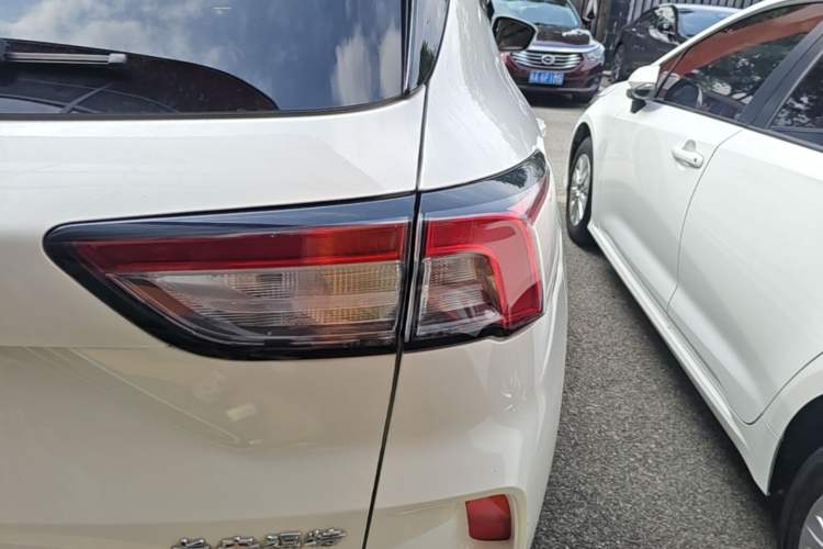Used Ford Escape 2020 EcoBoost 245 Four-Wheel Drive Luxury Edition Right Rear Taillight
