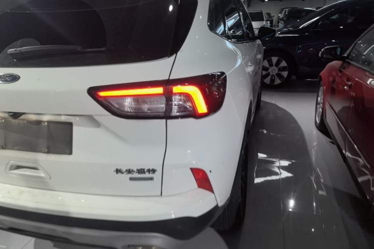 Used Ford Escape 2020 EcoBoost 245 Two-Wheel-Drive Titanium Edition Right Rear Taillight