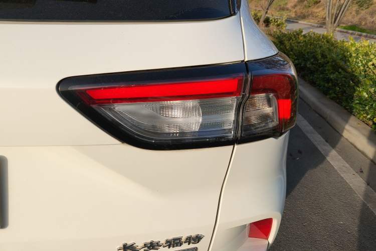 Used Ford Escape 2020 EcoBoost 245 Two-Wheel-Drive Titanium Edition Right Rear Taillight