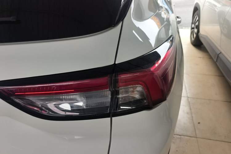 Used Ford Escape 2020 EcoBoost 245 Two-Wheel-Drive Titanium Edition Right Rear Taillight