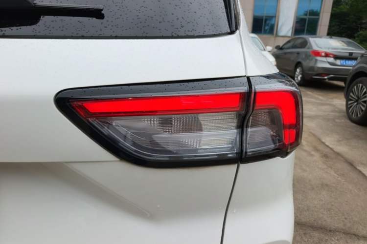 Used Ford Escape 2020 EcoBoost 245 Two-Wheel-Drive Titanium Edition Right Rear Taillight