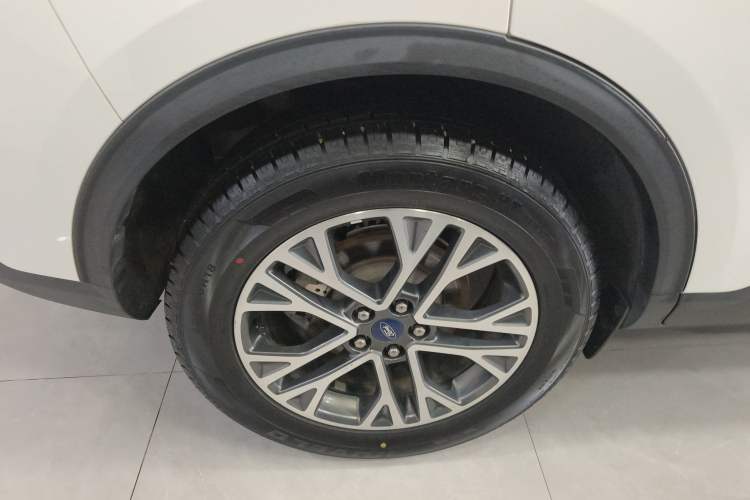 Used Ford Escape 2020 EcoBoost 245 Two-Wheel-Drive Titanium Edition Right Rear Wheel Hub