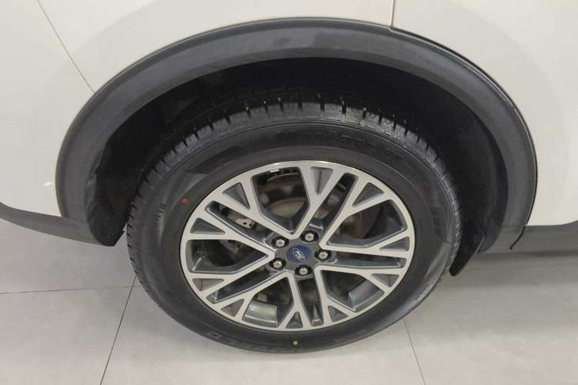 Used Ford Escape 2020 EcoBoost 245 Two-Wheel-Drive Titanium Edition Right Rear Wheel Hub