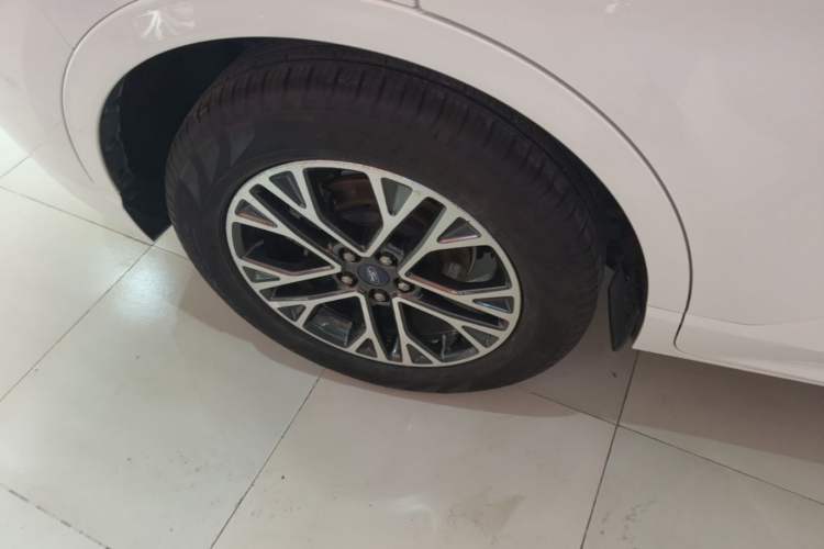 Used Ford Escape 2020 EcoBoost 245 Four-Wheel Drive Luxury Edition Right Rear Wheel Hub