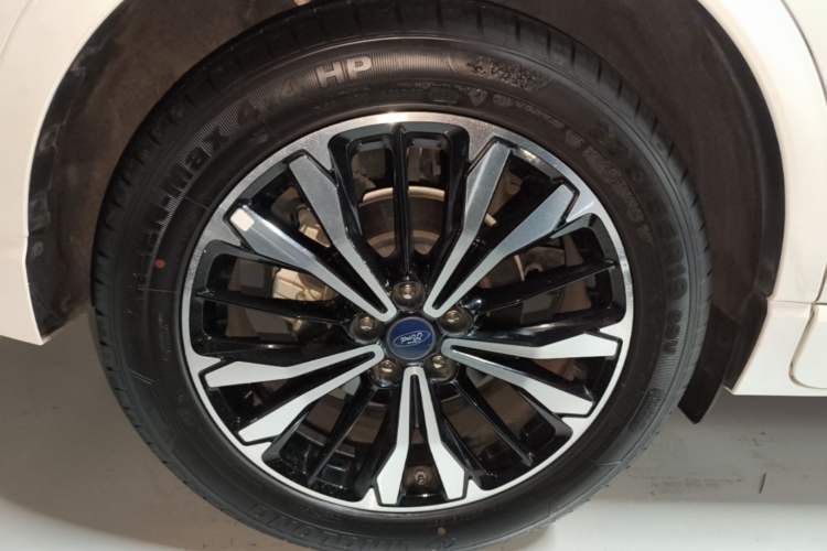 Used Ford Escape 2020 EcoBoost 245 Four-Wheel Drive ST-LINE Deluxe Edition Right Rear Wheel Hub