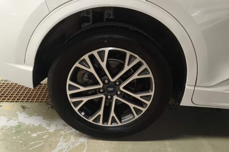 Used Ford Escape 2020 EcoBoost 245 Four-Wheel Drive Luxury Edition Right Rear Wheel Hub