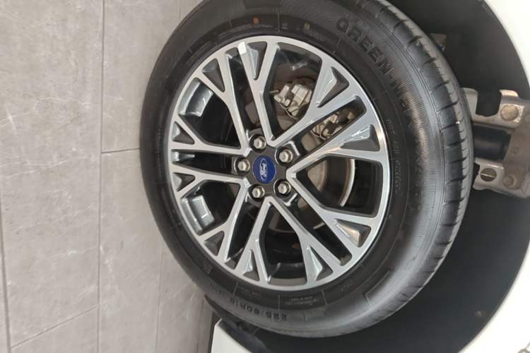 Used Ford Escape 2020 EcoBoost 245 Four-Wheel Drive Luxury Edition Right Rear Wheel Hub