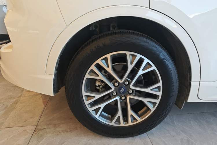 Used Ford Escape 2020 EcoBoost 245 Four-Wheel Drive Luxury Edition Right Rear Wheel Hub