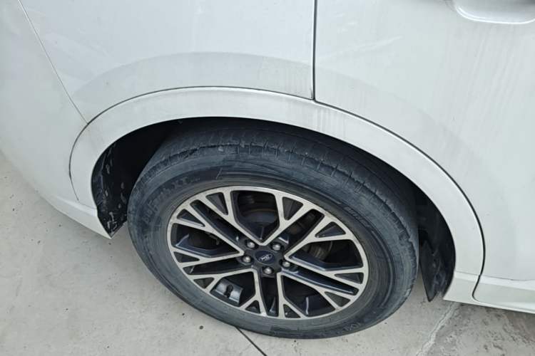 Used Ford Escape 2020 EcoBoost 245 Four-Wheel Drive Luxury Edition Right Rear Wheel Hub