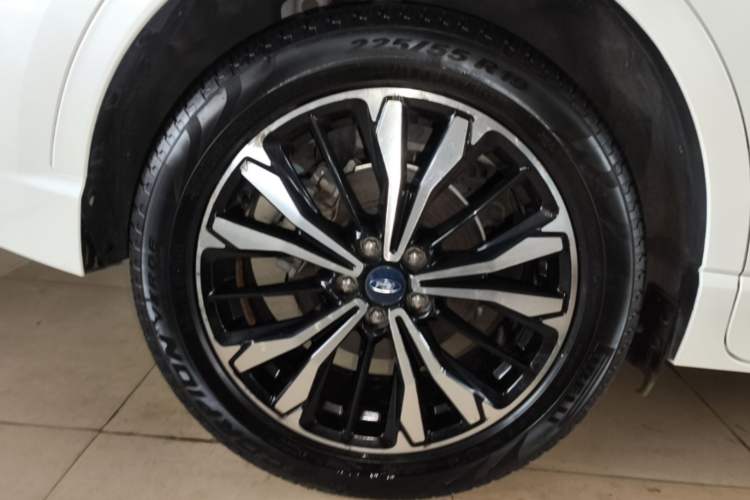 Used Ford Escape 2020 EcoBoost 245 Four-Wheel Drive ST-LINE Deluxe Edition Right Rear Wheel Hub