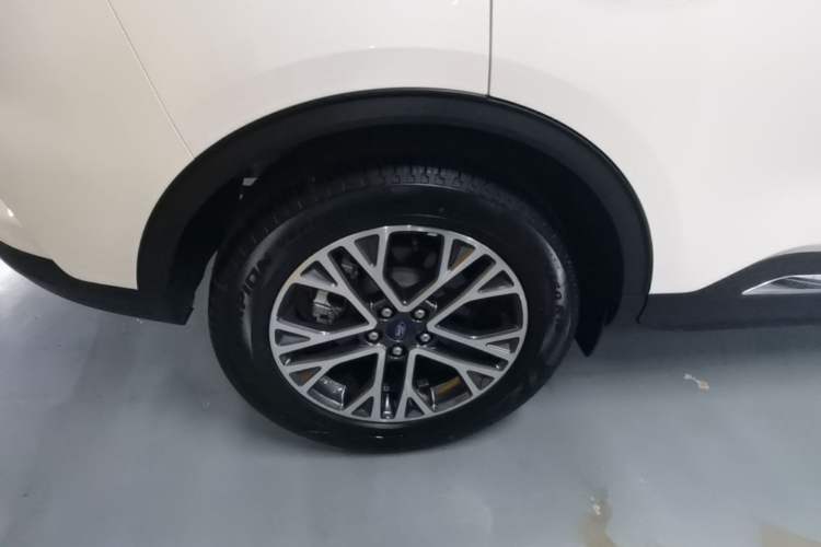 Used Ford Escape 2020 EcoBoost 245 Two-Wheel-Drive Titanium Edition Right Rear Wheel Hub