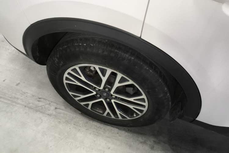 Used Ford Escape 2020 EcoBoost 245 Two-Wheel-Drive Titanium Edition Right Rear Wheel Hub