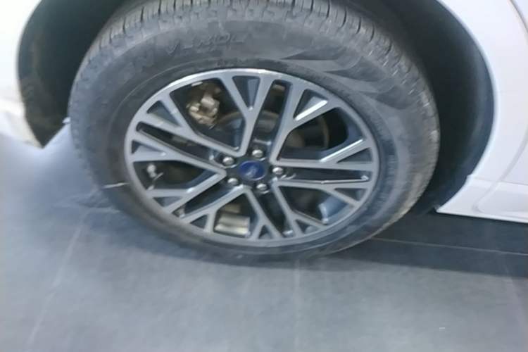 Used Ford Escape 2020 EcoBoost 245 Four-Wheel Drive Luxury Edition Right Rear Wheel Hub