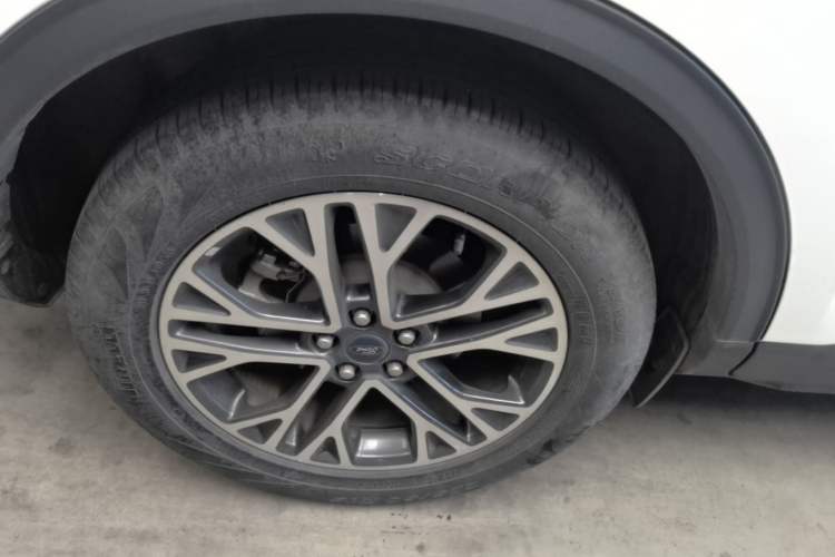 Used Ford Escape 2020 EcoBoost 245 Two-Wheel-Drive Titanium Edition Right Rear Wheel Hub
